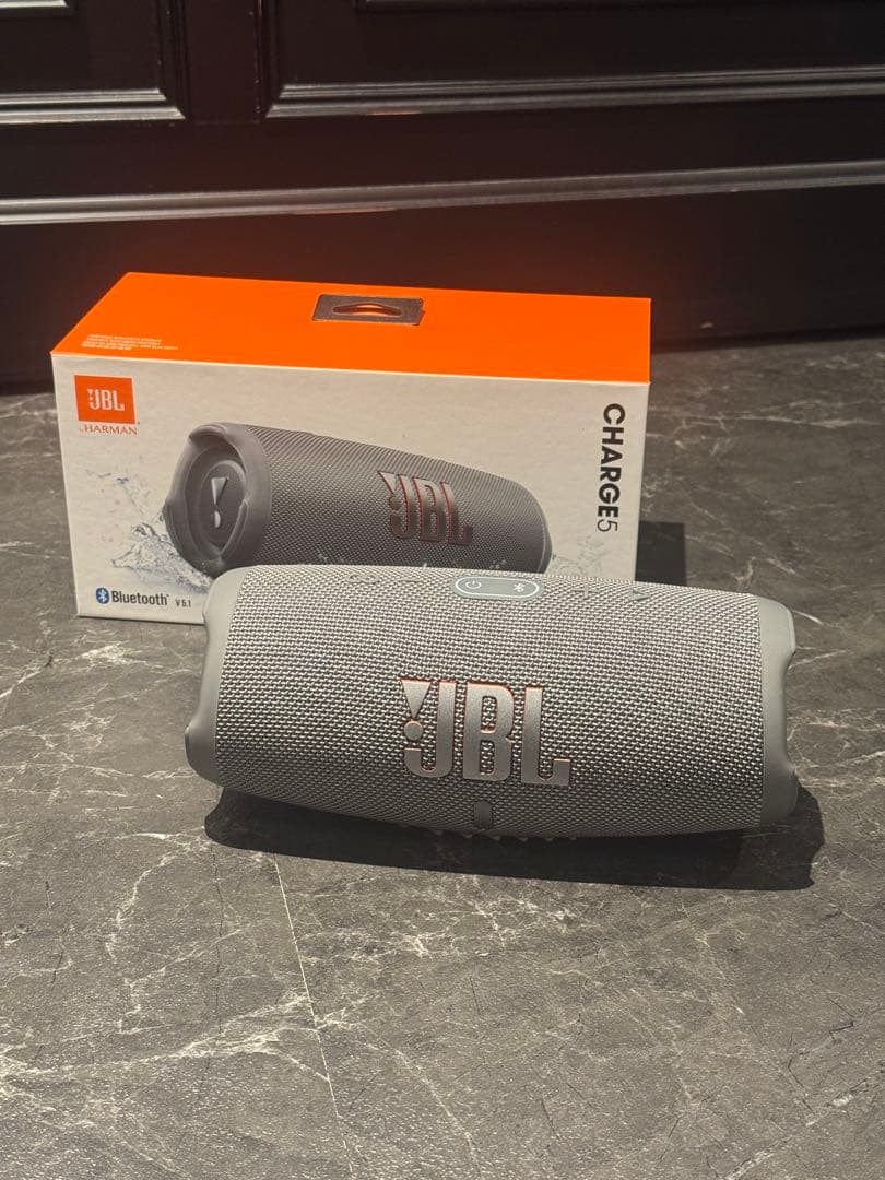 JBL Charge5 シルバー　新品購入後1度のみ美品　チャージ5 スピーカー