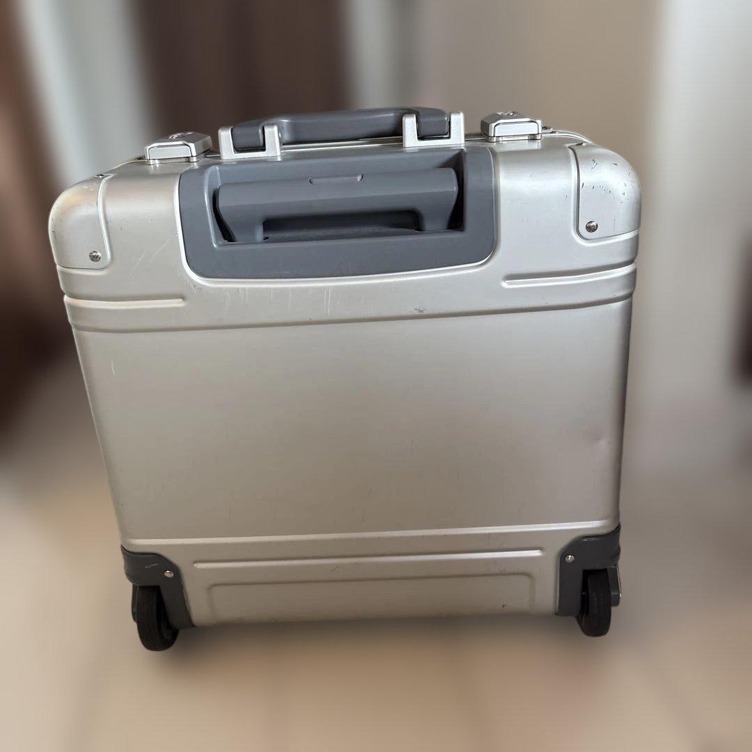 ゼロハリバートン　アルミキャリーケース