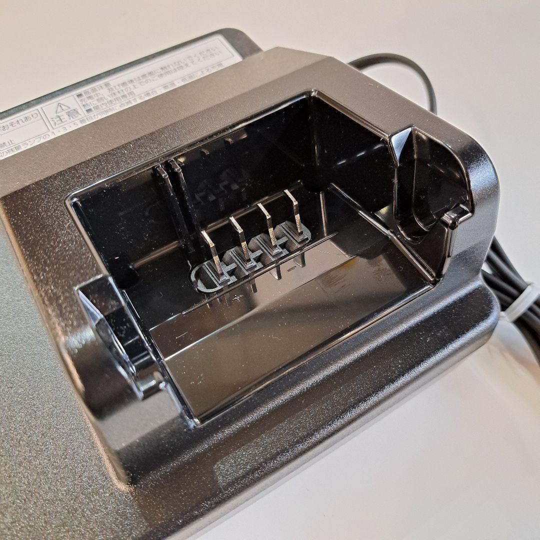 新品未使用 電動自転車用充電器 Panasonic NKJ075Z 黒