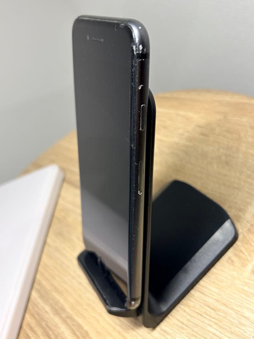 iPhone 8 スペースグレイ 64GB SIMフリー 機能不良無 画面割れ有