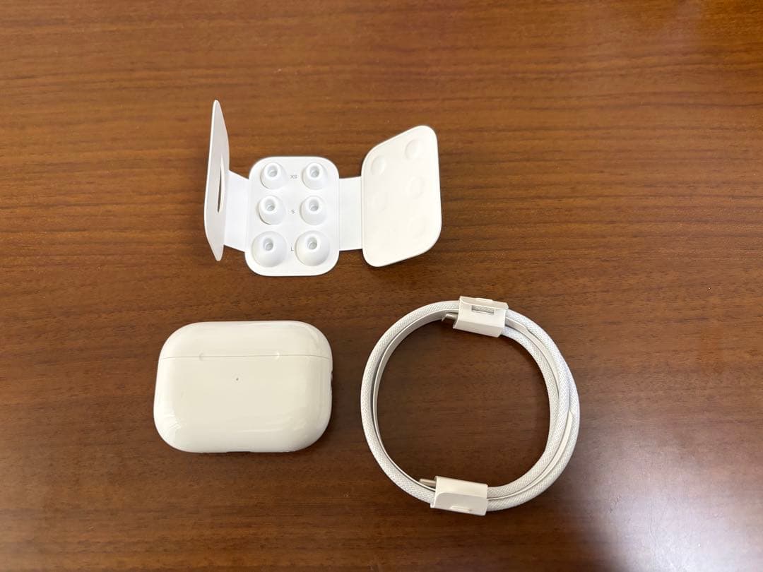 AirPods pro2本体 ホワイト 充電ケース・イヤーチップ付き