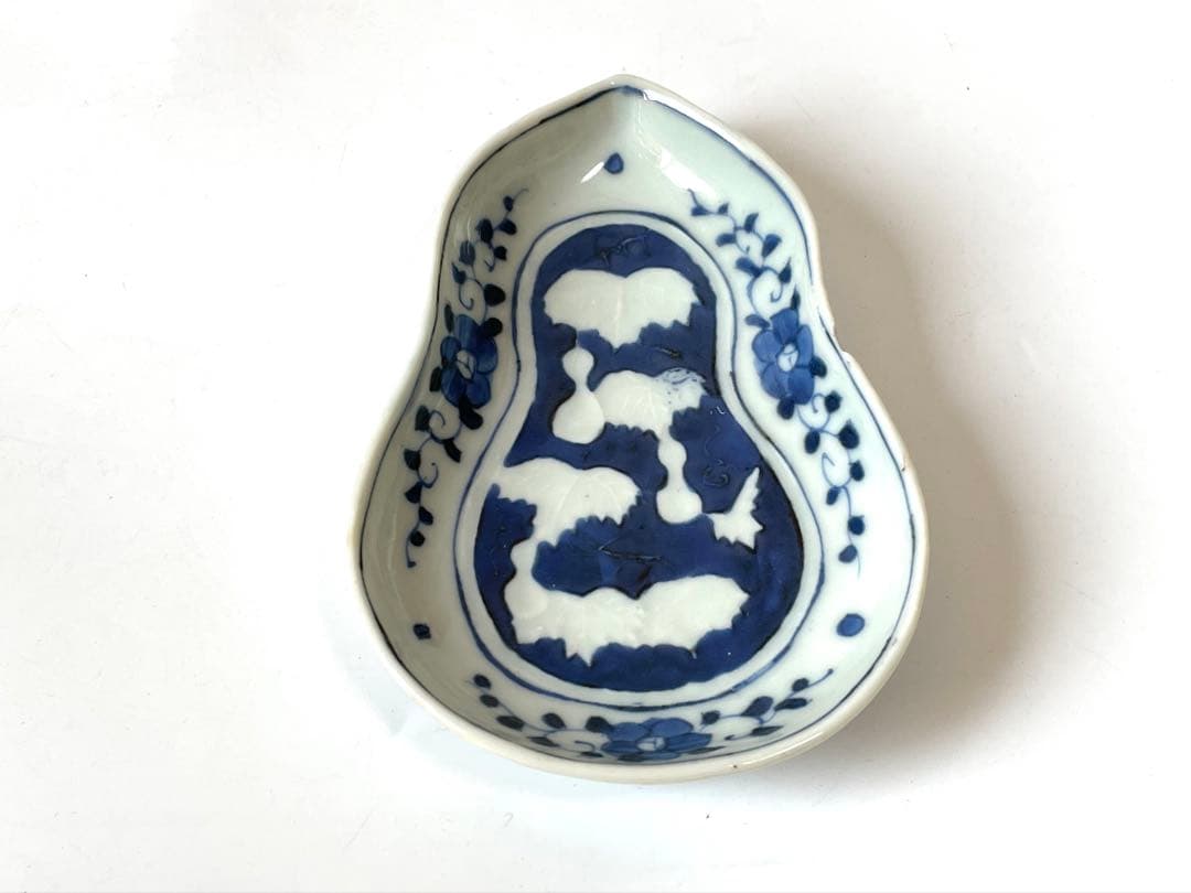 骨董　アンティーク　染付　青花　瓢形小皿　陽刻瓢文様　変形皿　道光年製銘