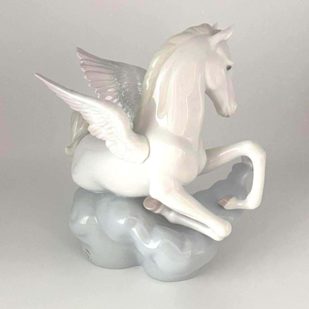 【海外限定】 リアドロ Lladro No.6242 小鳥と遊ぶペガサス 陶磁器