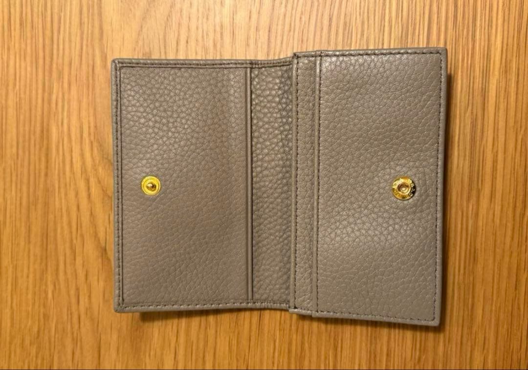 ほぼ未使用　PRADA グレージュ　レザー 名刺入れ