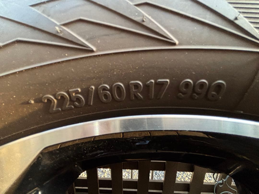 プジョー3008 スタッドレスタイヤセット　225/60 R17 2024年製