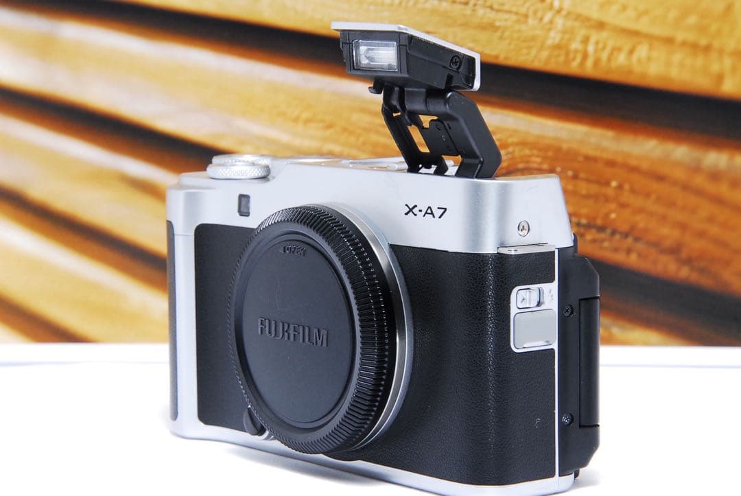 FUJIFILM X-A7 ボディ 3.5インチ 大型モニター Wi-Fi