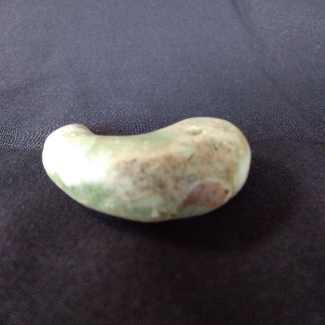 翡翠勾玉　ヒスイまがたま　糸魚川ヒスイ　古墳時代　宝石質ヒスイ　出土品