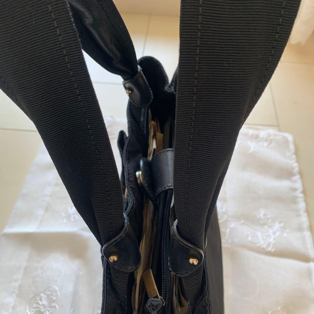 フェラガモ　リボン付きブラックナイロンバッグ