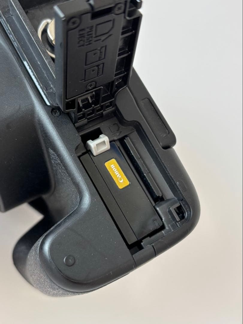 【超美品】Canon EOS Kiss X10 デジタル一眼レフ三脚付