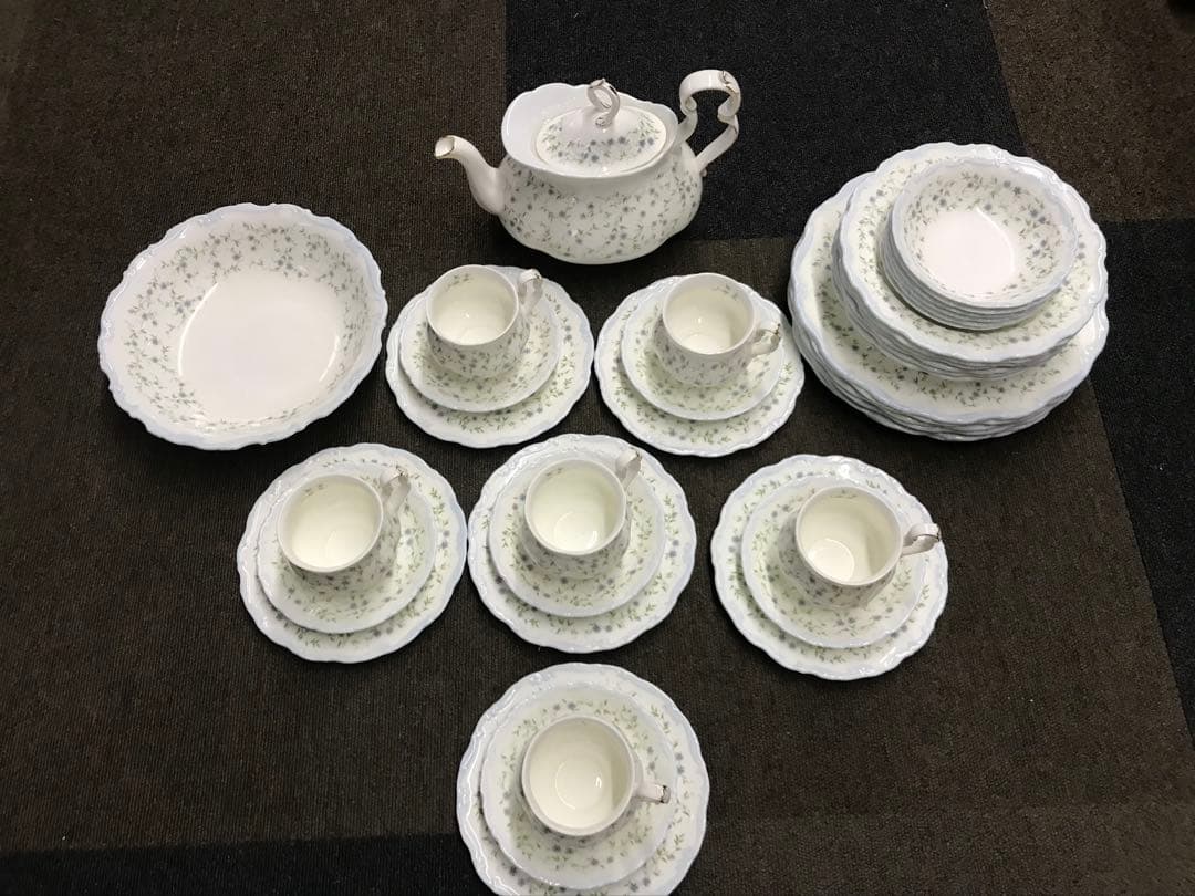 ローヤルアルベド食器セットcaroline