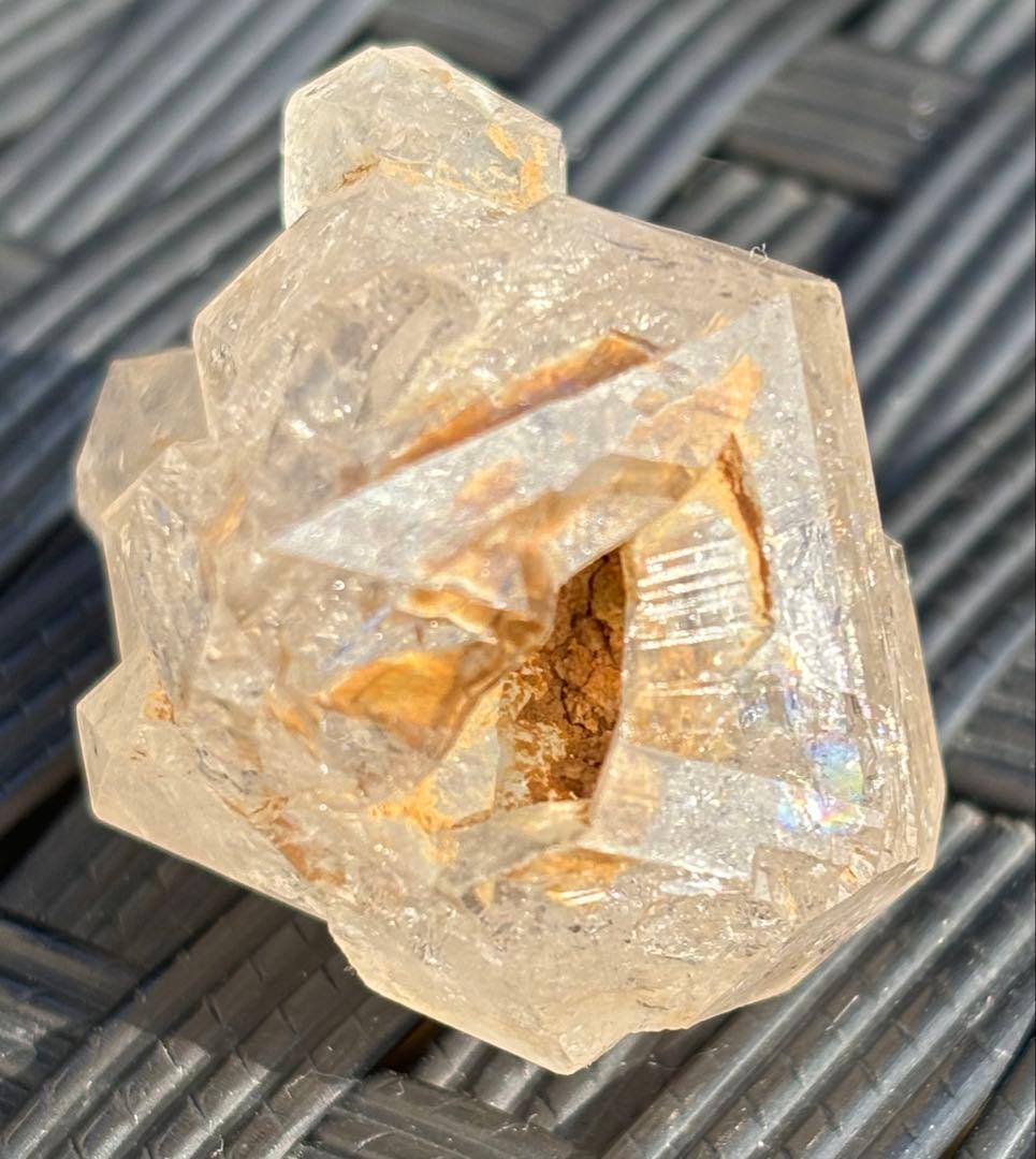 【天然石】虹入り　原石　天使の贈り物　骸骨水晶　エレスチャルクウォーツ①