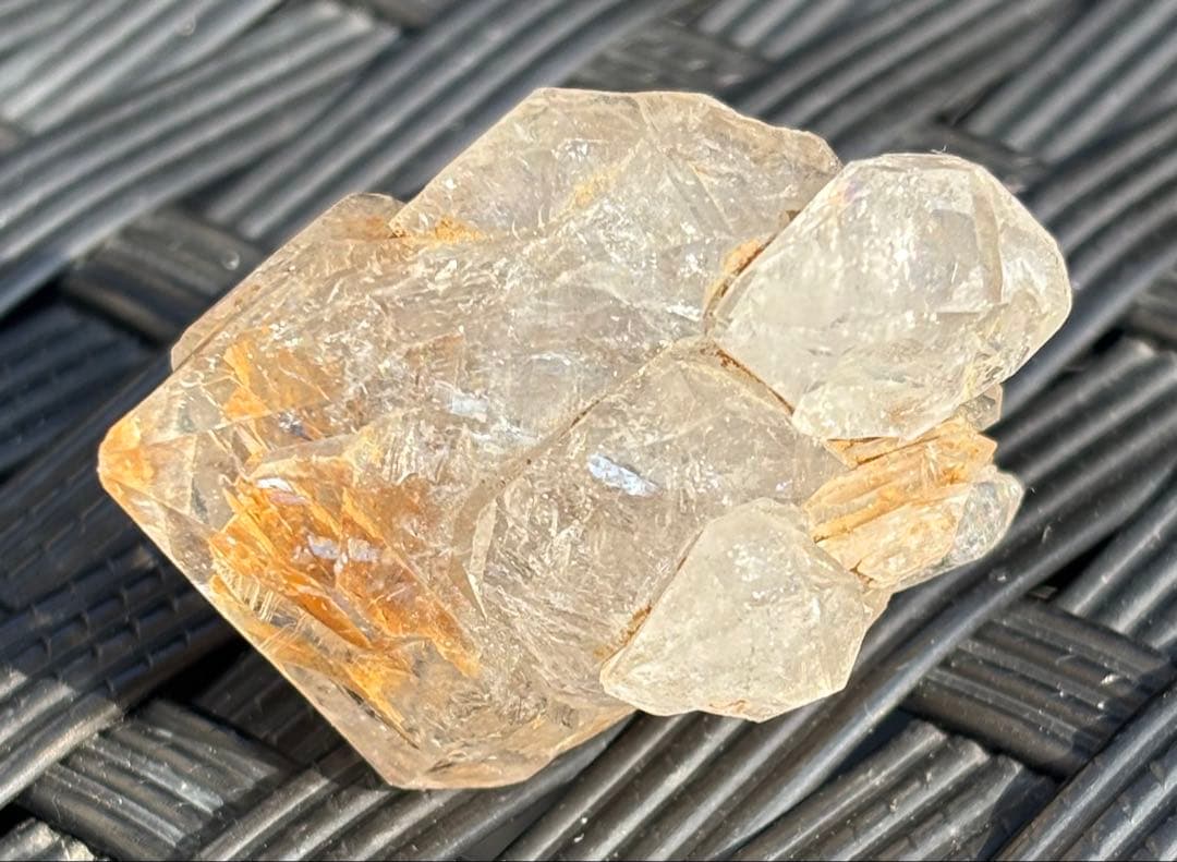 【天然石】虹入り　原石　天使の贈り物　骸骨水晶　エレスチャルクウォーツ①