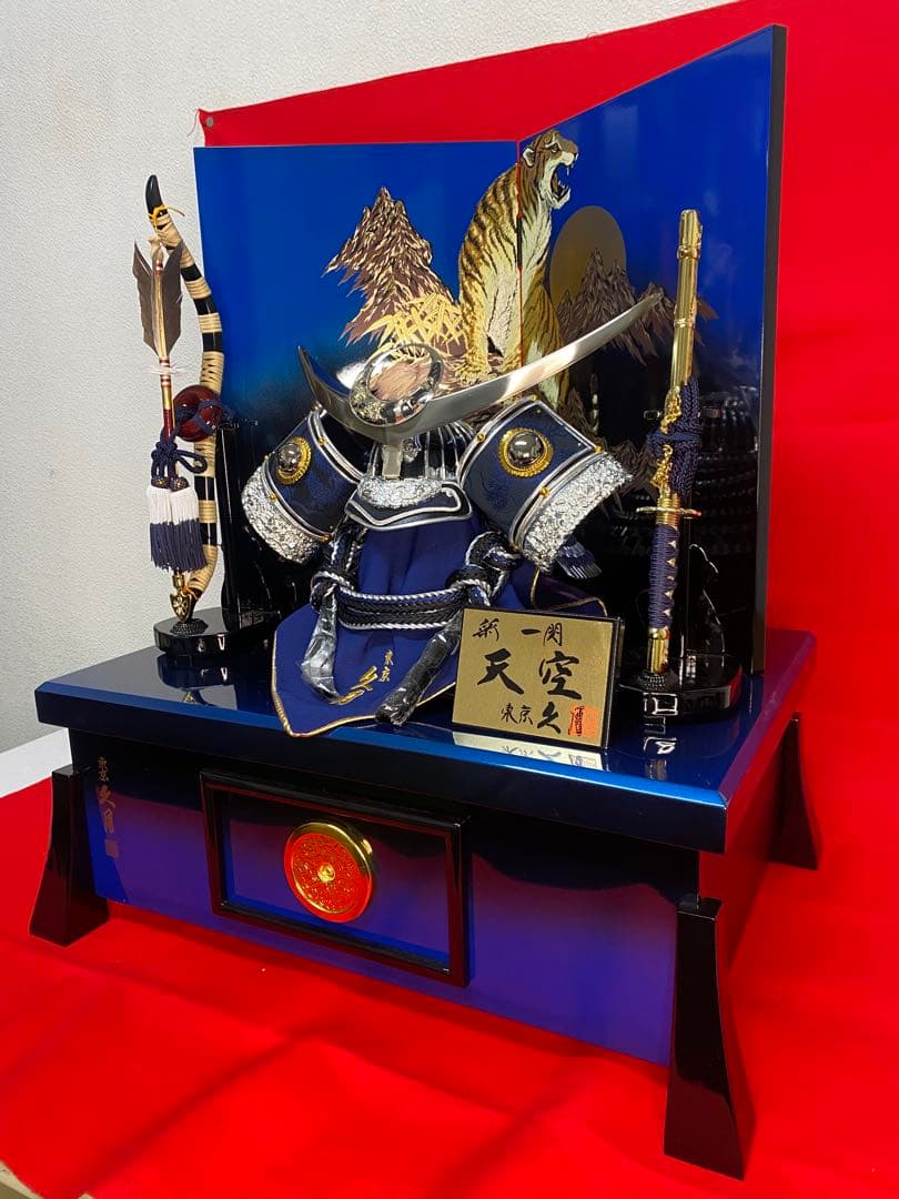 上杉謙信　東京久月　五月人形　家紋付き兜飾り収納セット・シルバー兜・天空シリーズ