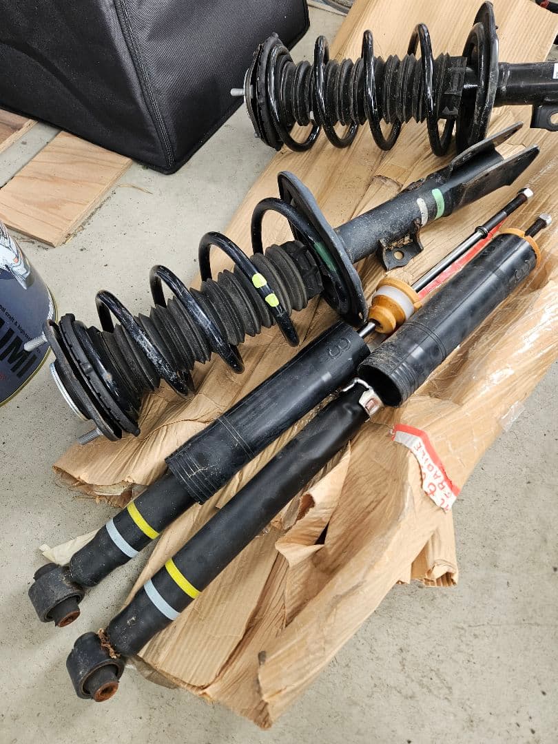 トヨタ　ノア、ヴォクシー系？サスペンション