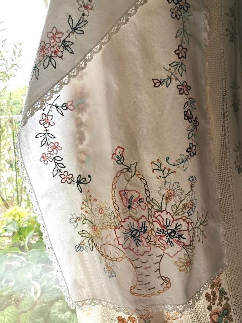 アンティークフランス 野の花の花籠 色糸刺繍 リネンクロス ロングランナー
