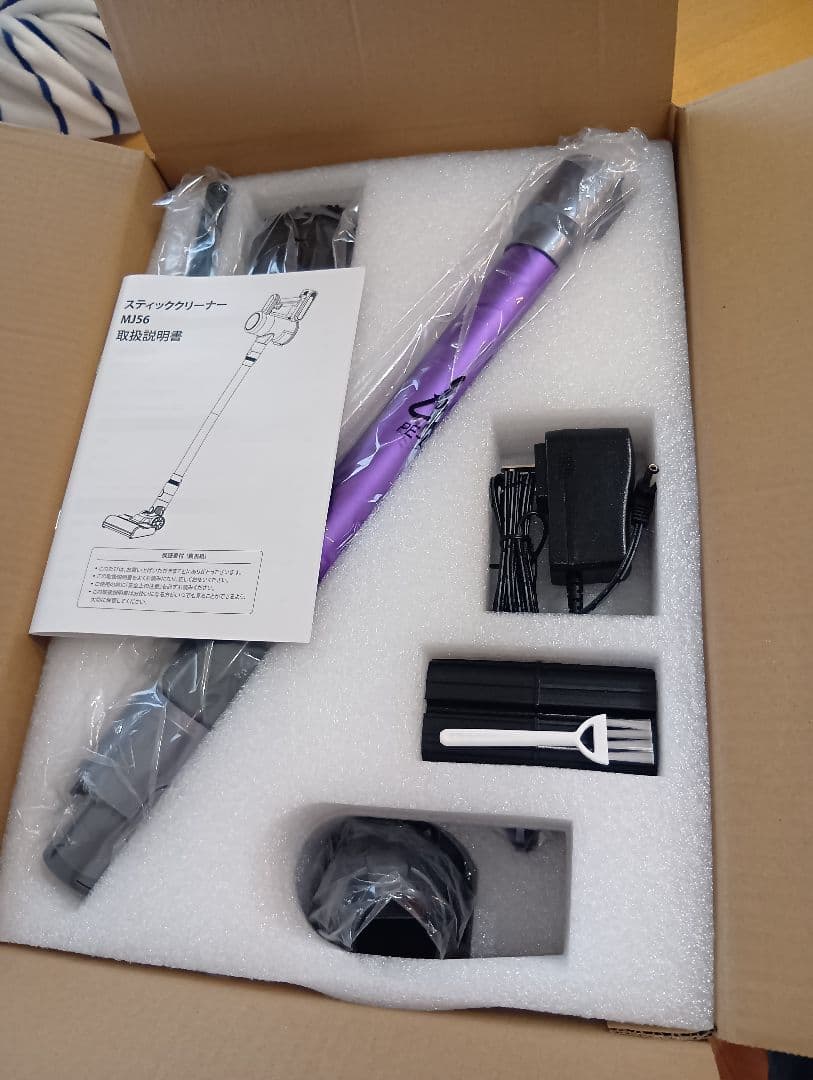 掃除機 コードレスLEDライト付き65Kpa強力吸引収納充電スタンド　軽量