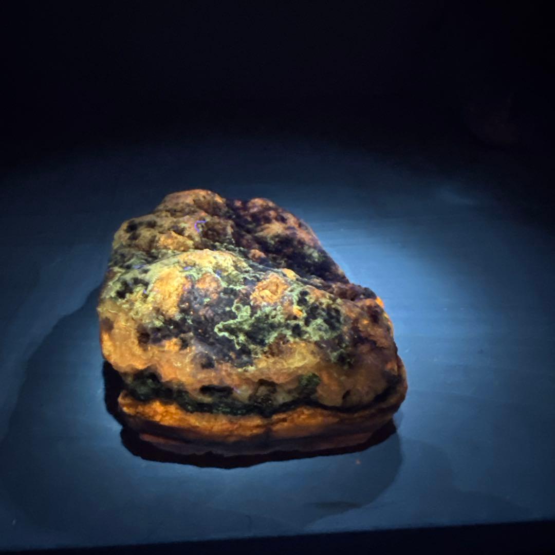 北海道石　然別オパール　蛍光オパール632ｇ