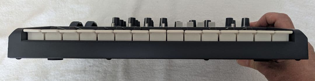Arturia MicroBrute アナログシンセサイザー マイクロブルート