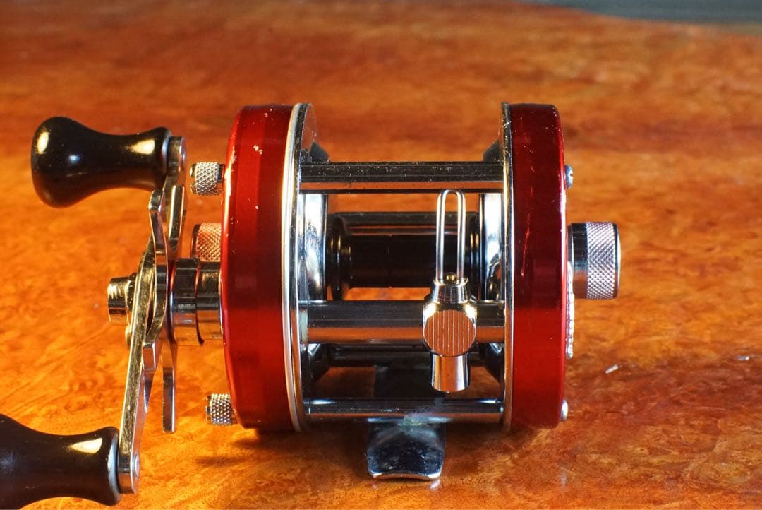 ABU アンバサダー 5500 メンテ済 フレーム修正済 チェリーレッド