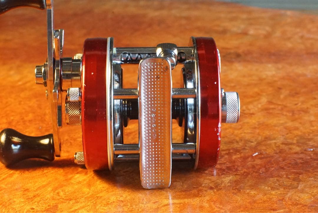 ABU アンバサダー 5500 メンテ済 フレーム修正済 チェリーレッド