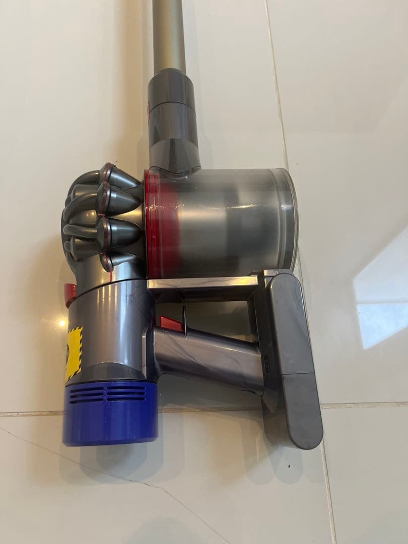 Dyson sv10 スティッククリーナー 本体