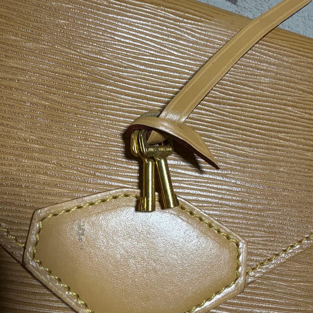 Louis Vuitton エピレザー ショルダーバッグ