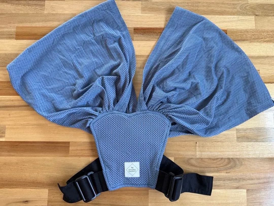 ベビービョルンハーモニー抱っこ紐とスモルビ抱っこ紐