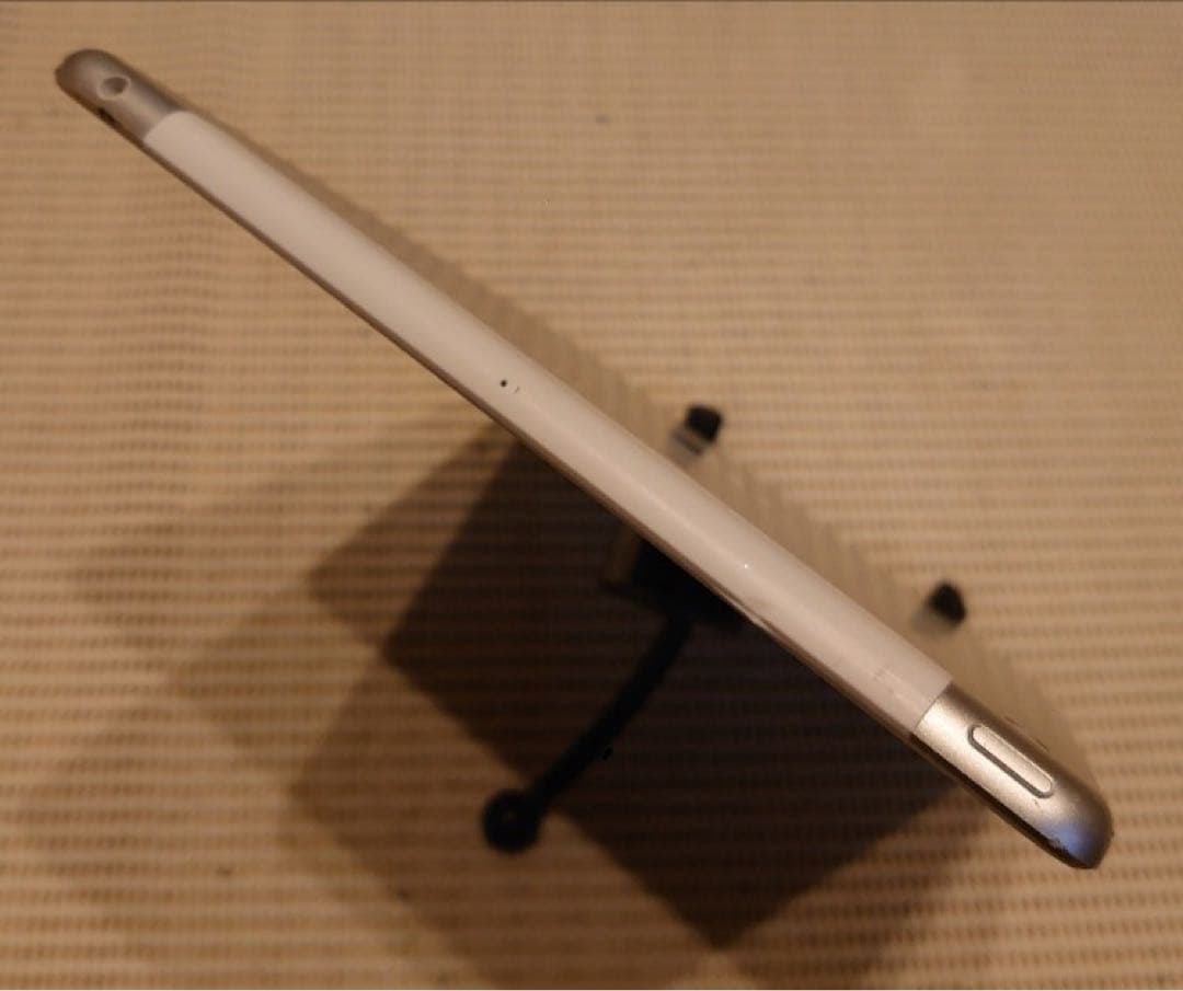 DMPZ9完動品SIMフリー液晶無傷iPad第6世代(A1954)本体32GB