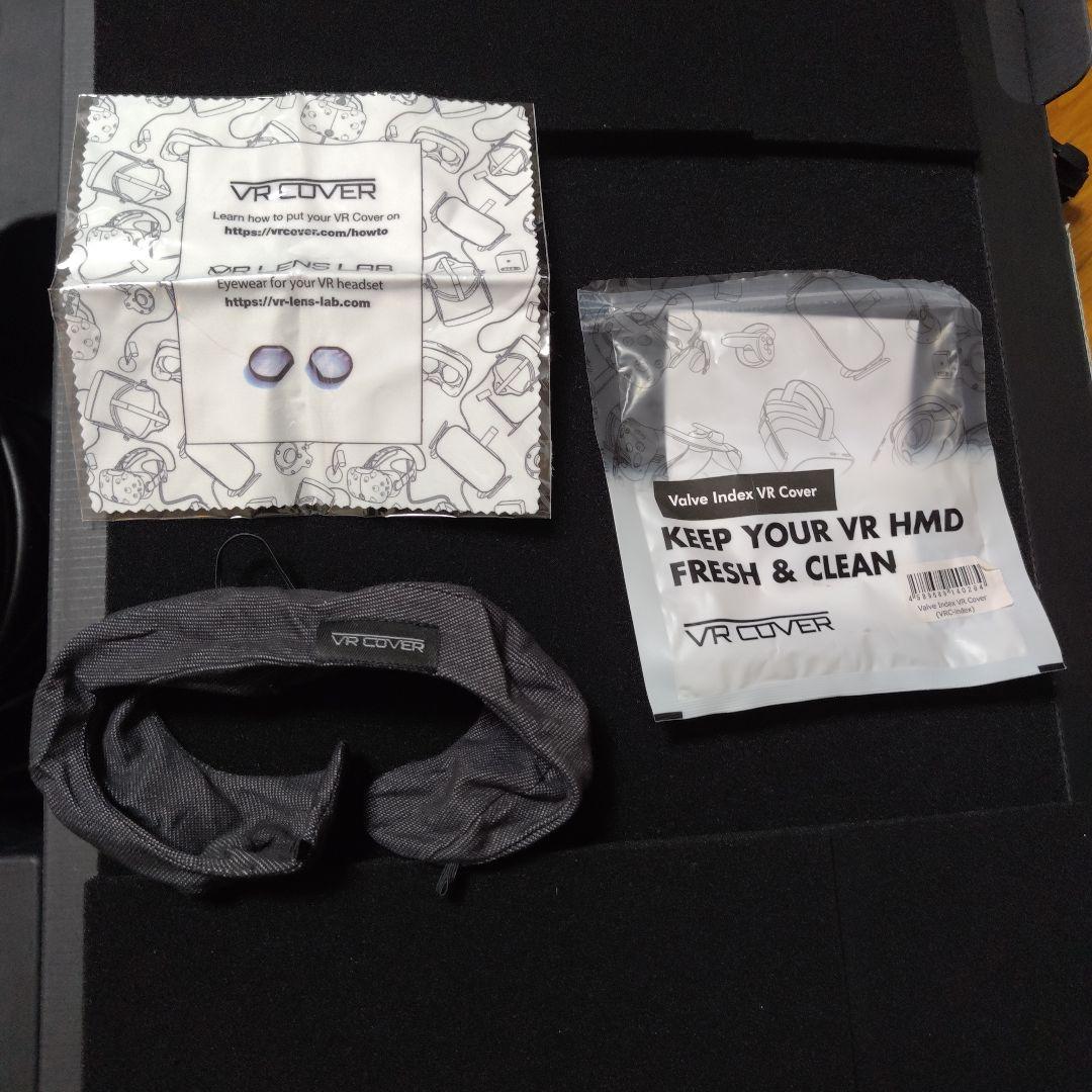 Valve Index ヘッドセットとコントローラー