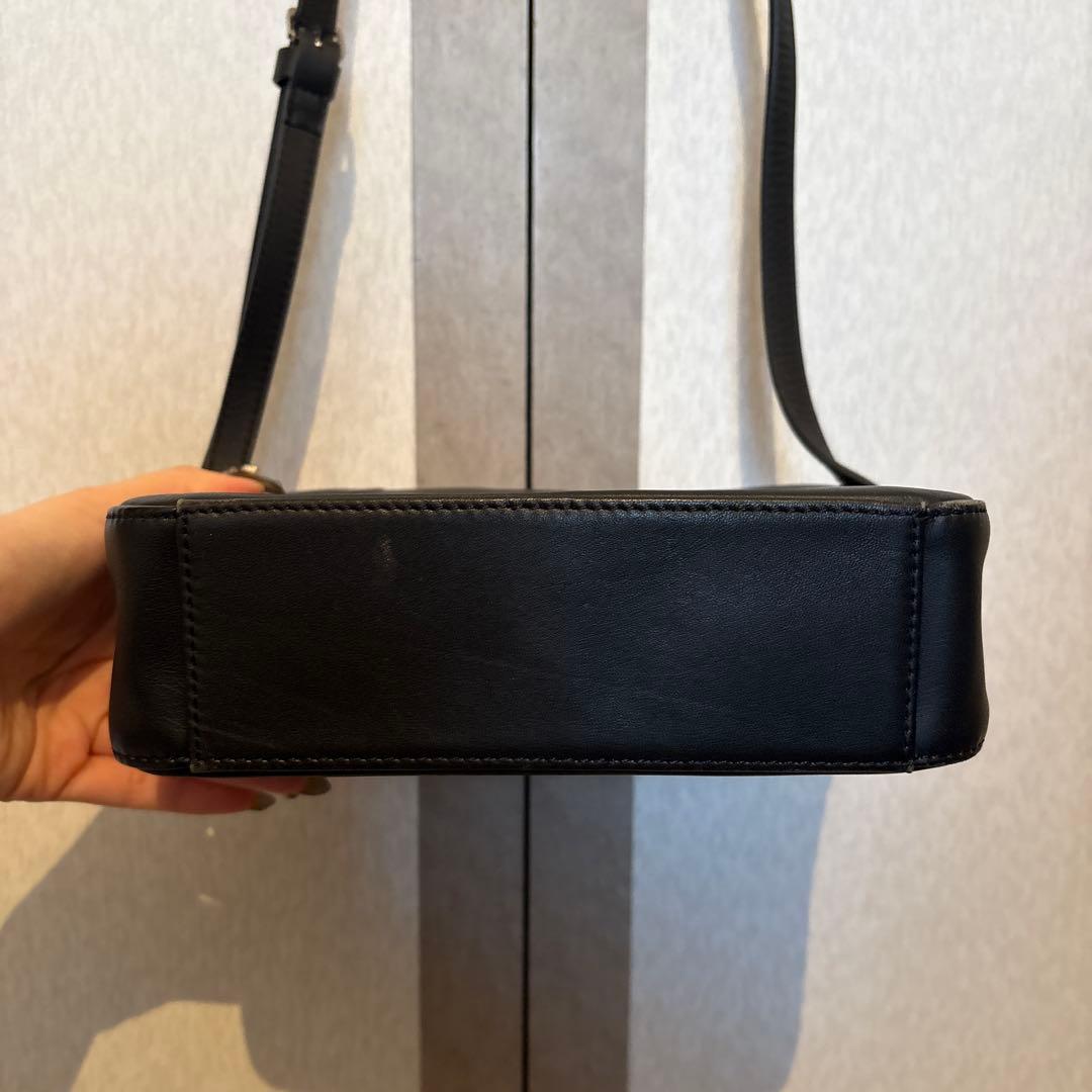 【agnès b. 】 本革ショルダーバッグ | ブラック