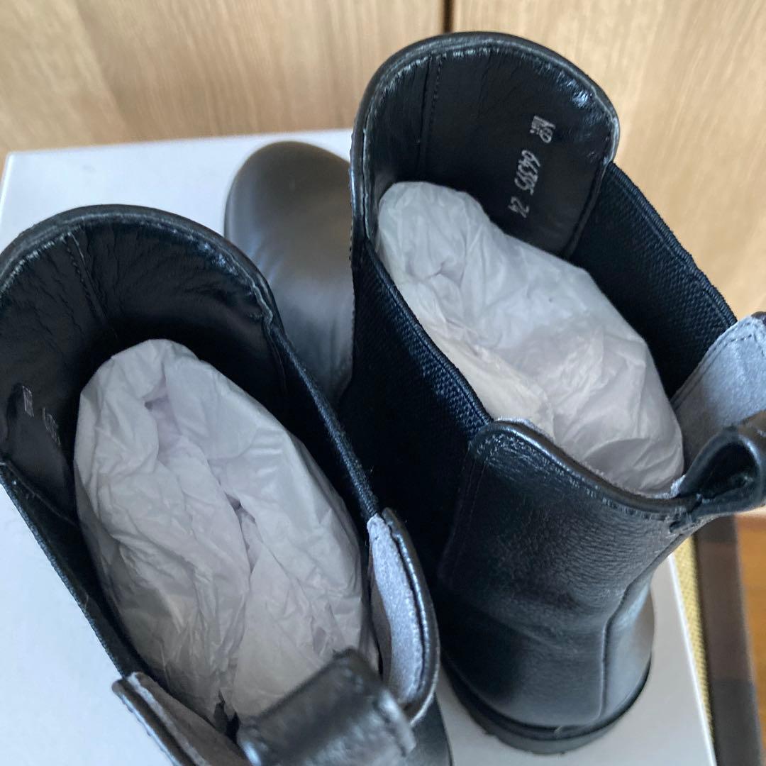 ブラックレザーサイドゴアブーツ 240