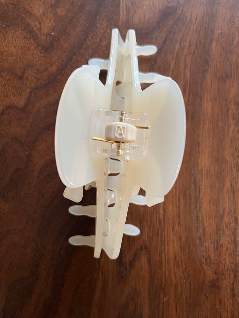 アレクサンドルドゥパリ♡2024未使用リボン付き乳白色ヘアクリップ