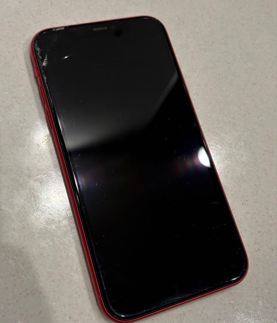 iPhone 11 (PRODUCT)RED 64GB SIMフリー画面割れあり