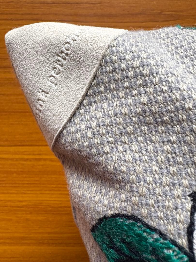 【美品】mina perhonen 花柄刺繍クッション