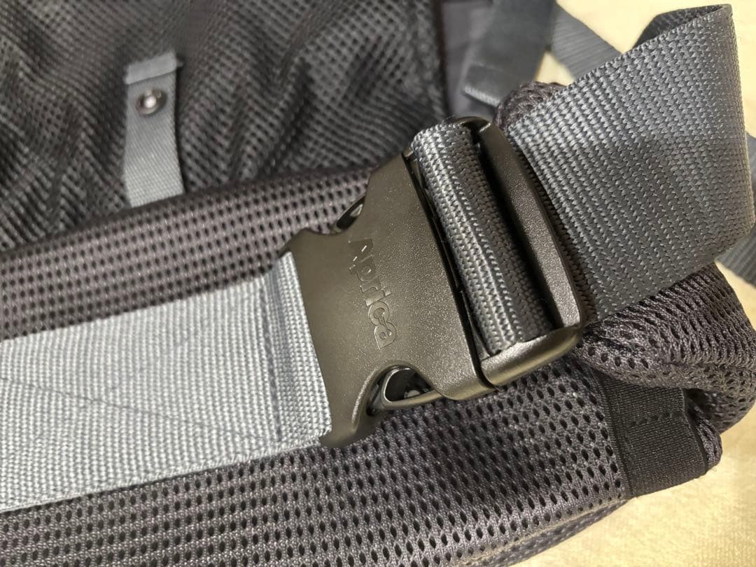 aprica ラクリス　抱っこ紐　ダークグレー