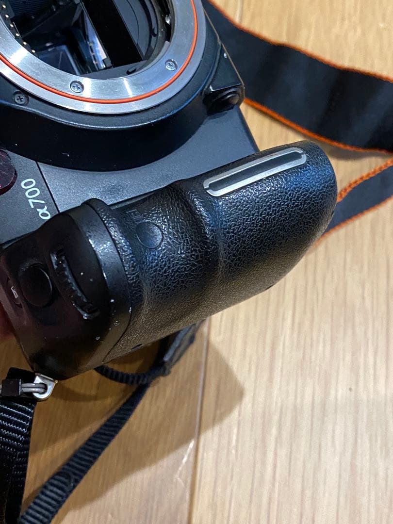 SONY α700 デジタル一眼　動作品　50ミリ単焦点マクロ、望遠レンズ付き