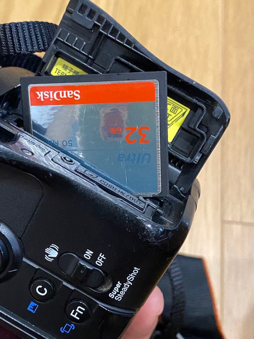 SONY α700 デジタル一眼　動作品　50ミリ単焦点マクロ、望遠レンズ付き