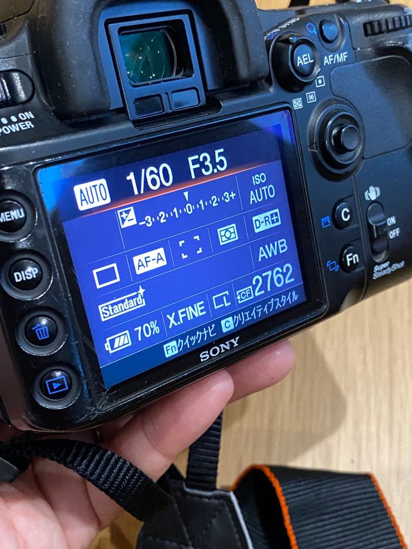 SONY α700 デジタル一眼　動作品　50ミリ単焦点マクロ、望遠レンズ付き