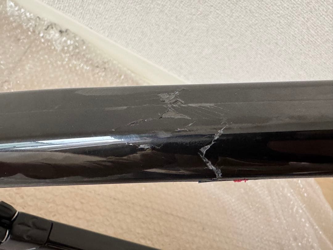 カーボンロードバイクフレームとホイールセット