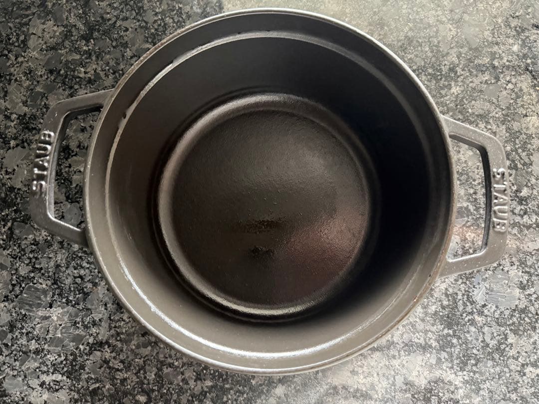 【美品】ストウブ ピコ・ココット ラウンド 22cm ブラック（黒）