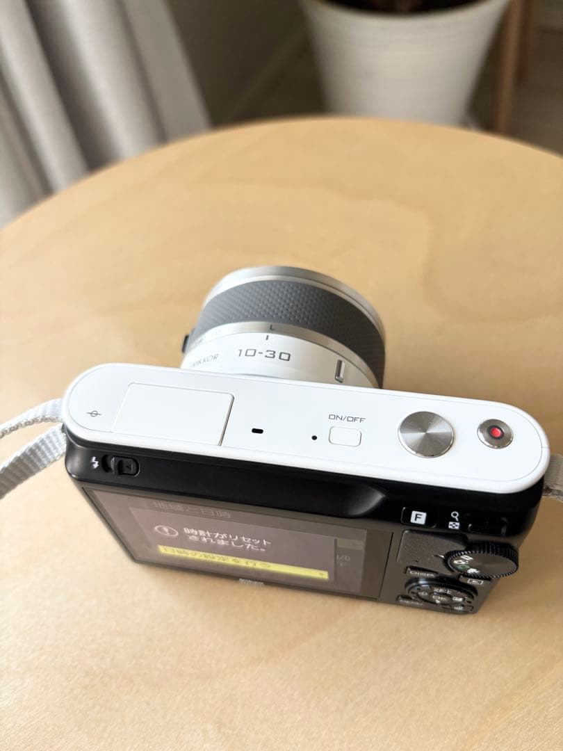 Nikon ニコン ミラーレスカメラ J１ホワイト