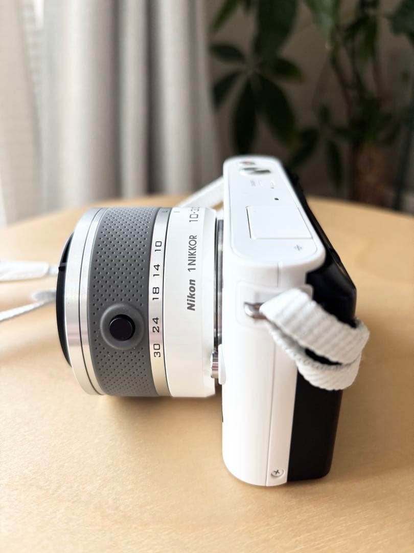 Nikon ニコン ミラーレスカメラ J１ホワイト