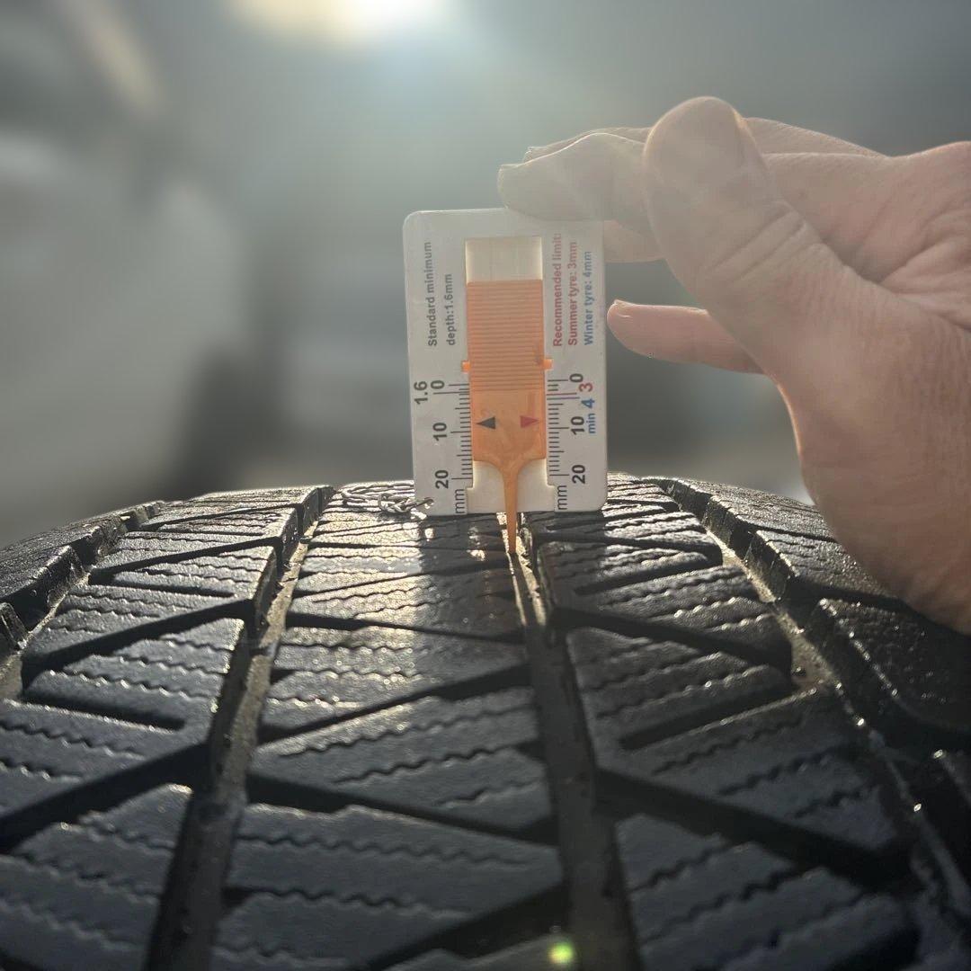 ランドクルーザー プラド ブリヂストン スタッドレス 17インチ ホイール