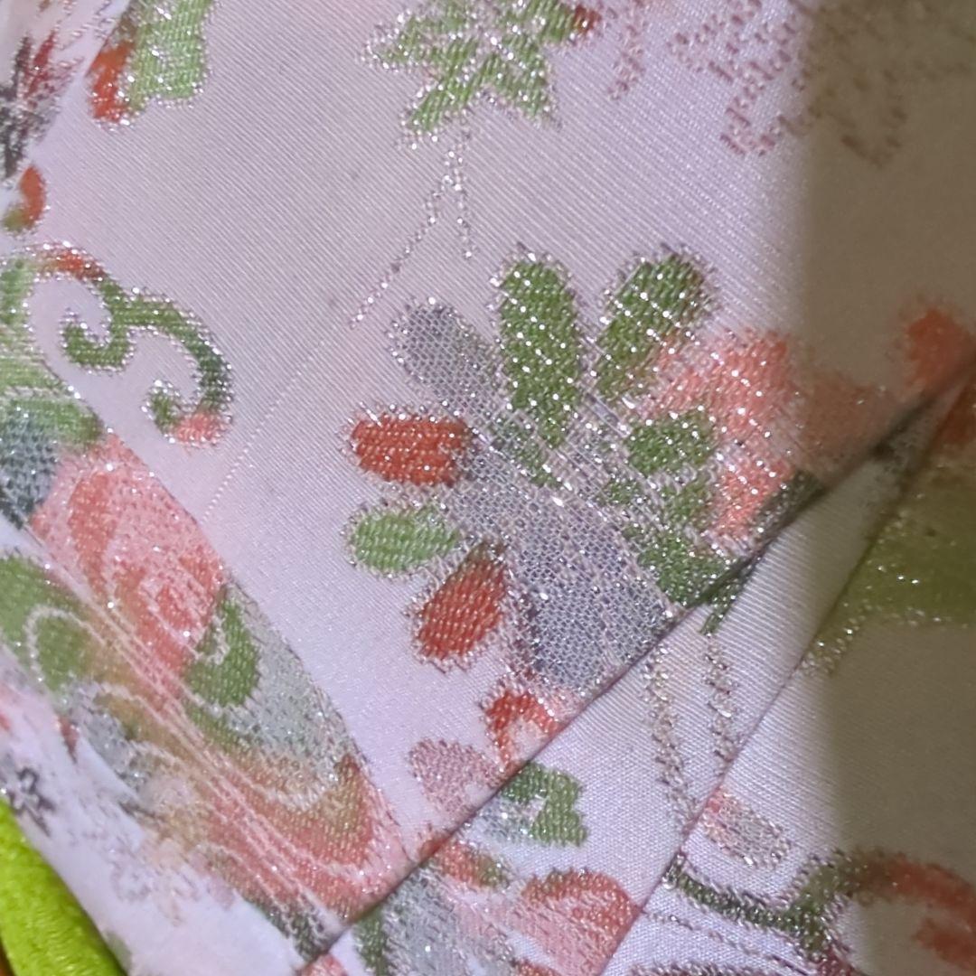 生成り色の地にきらきらと煌めきが美しいアンティークのマジョリカお召のお着物です