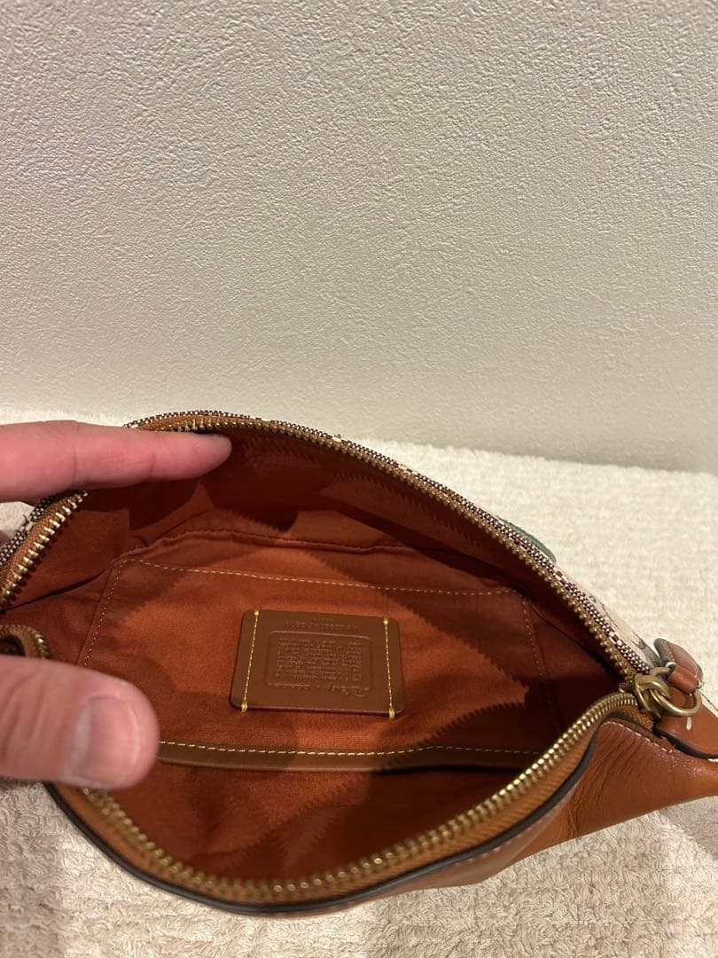coach✖️ディズニー　限定品　ミッキー・ドナルド パッチ付きボディバッグ