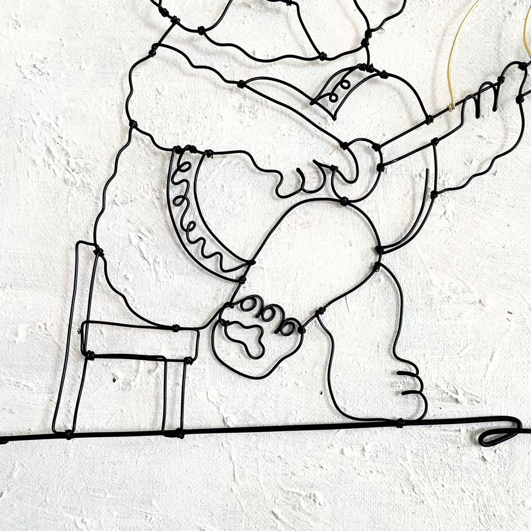 ギターを弾くビションフリーゼ　ワイヤーアート