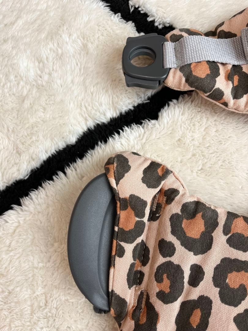 レア　ベビービョルン　抱っこ紐　ミニ　ベージュ　レオパード　豹柄