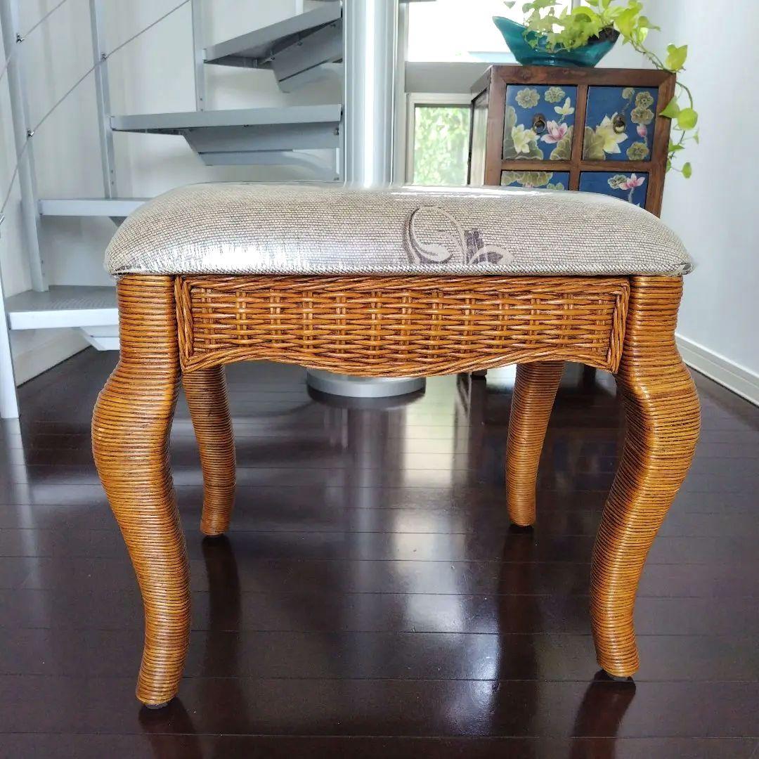美品です!ラタン 籐 アンティーク 猫脚 ジャガード スツール オットマン 1脚