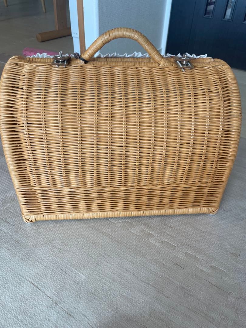 ペット　キャリア　籐製バスケット クッション付き