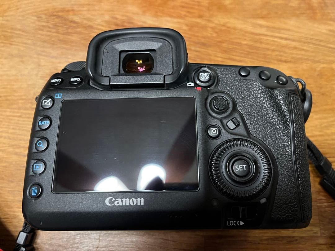 Canon EOS 5D Mark 4 + EF 75-300mm USMレンズ